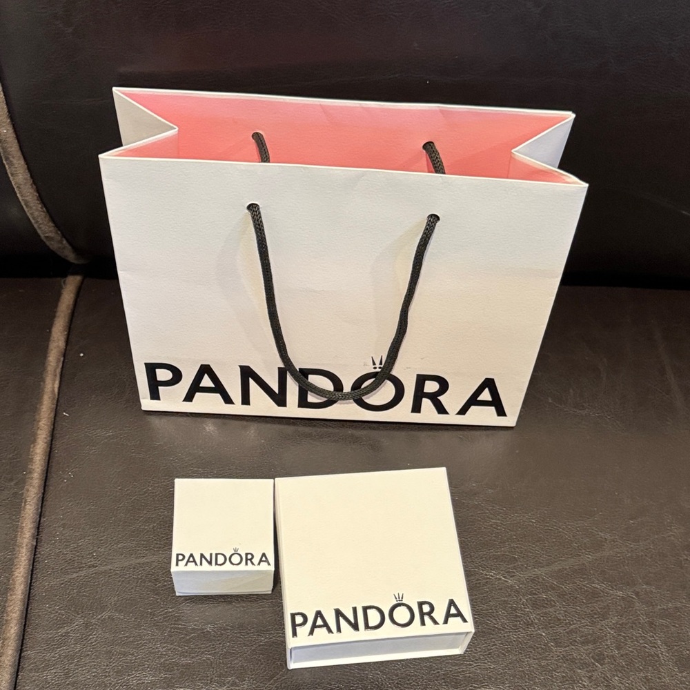 Pandora White and Pink Gift Set